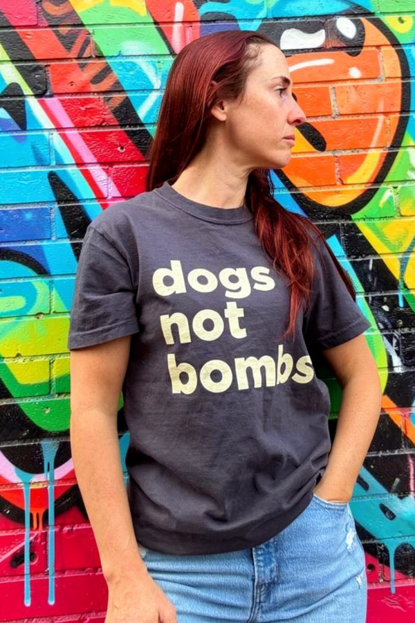 FISH & BONE Dogs Not Bombs T-shirt Graphite