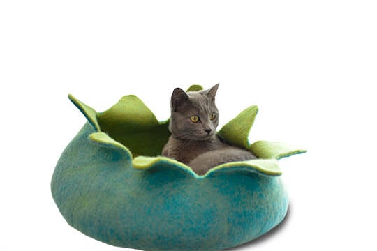 KARMA CAT Aqua Felt Petal Bed 14in