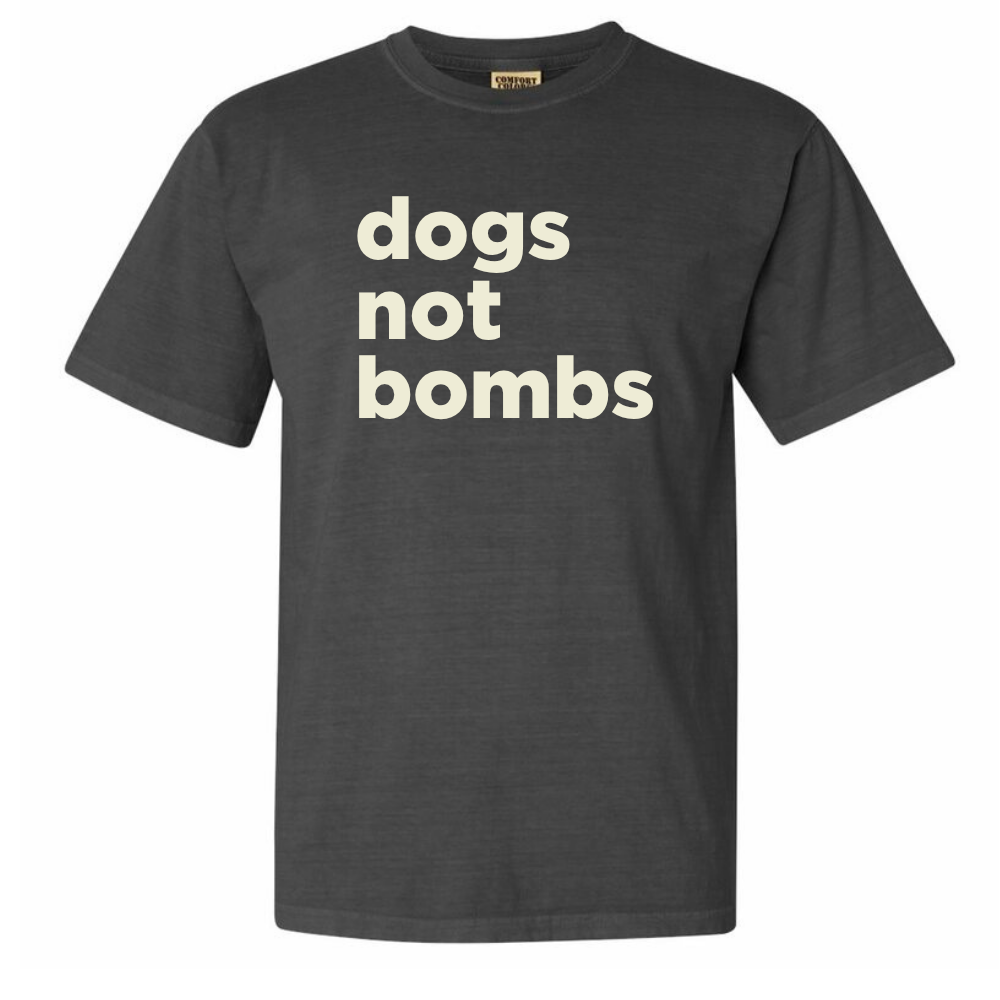 FISH & BONE Dogs Not Bombs T-shirt Graphite