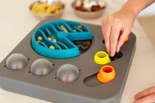 MESSY MUTTS Dog  Interactive Puzzle Feeder Square