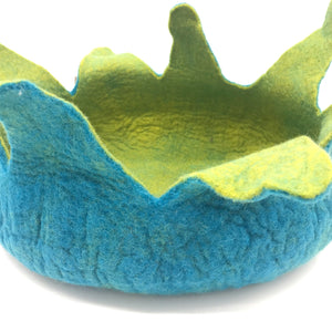 KARMA CAT Aqua Felt Petal Bed 14in
