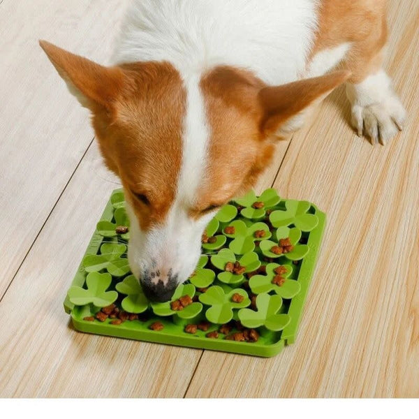 TALL TAILS Foraging Mat Clover