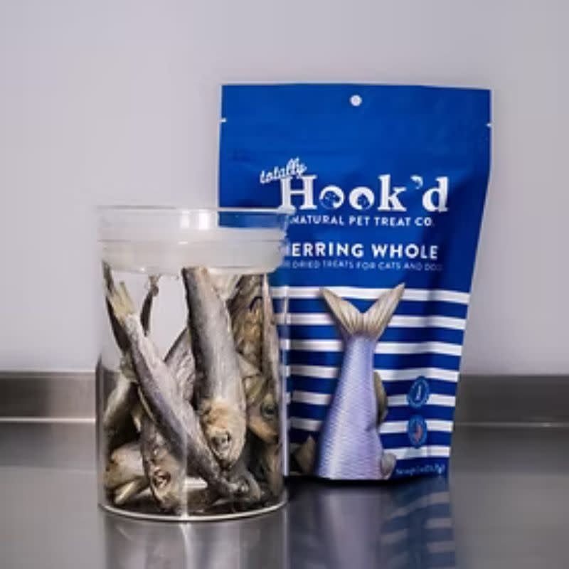 TOTALLY HOOK'D Whole Herring Dog Treat 2 OZ