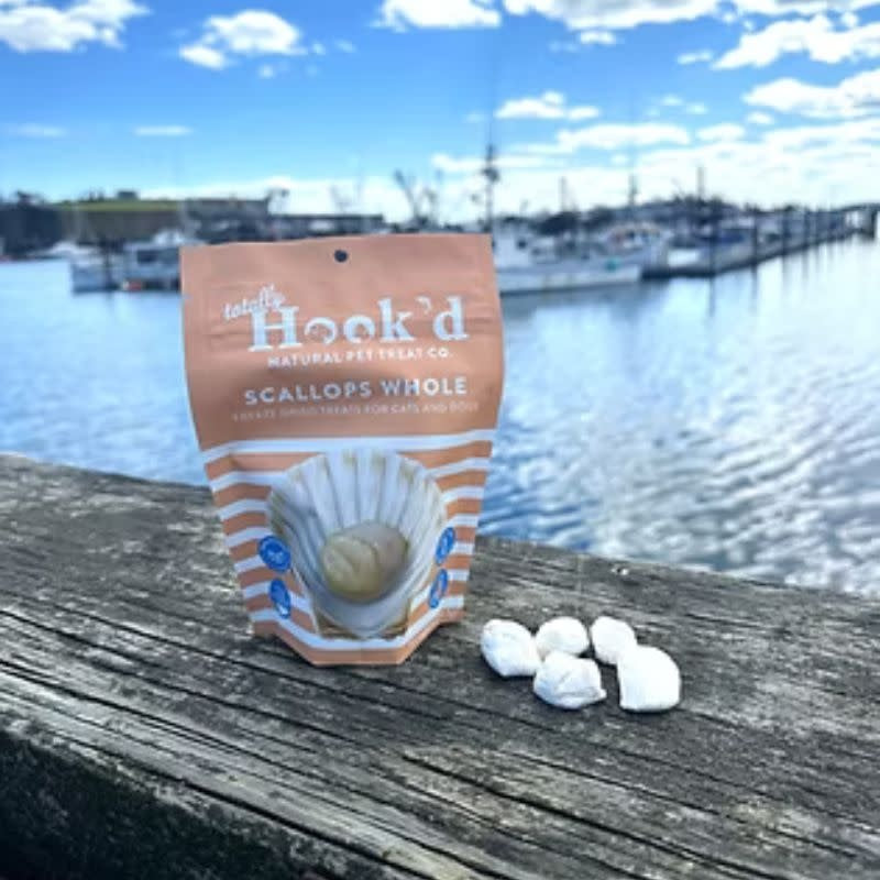TOTALLY HOOK'D Whole Scallops Dog Treat 1 OZ